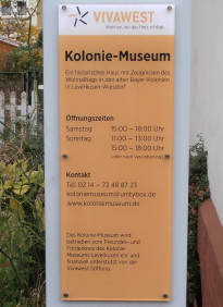 Schautafen vor dem Kolonie-Museum in Leverkusen